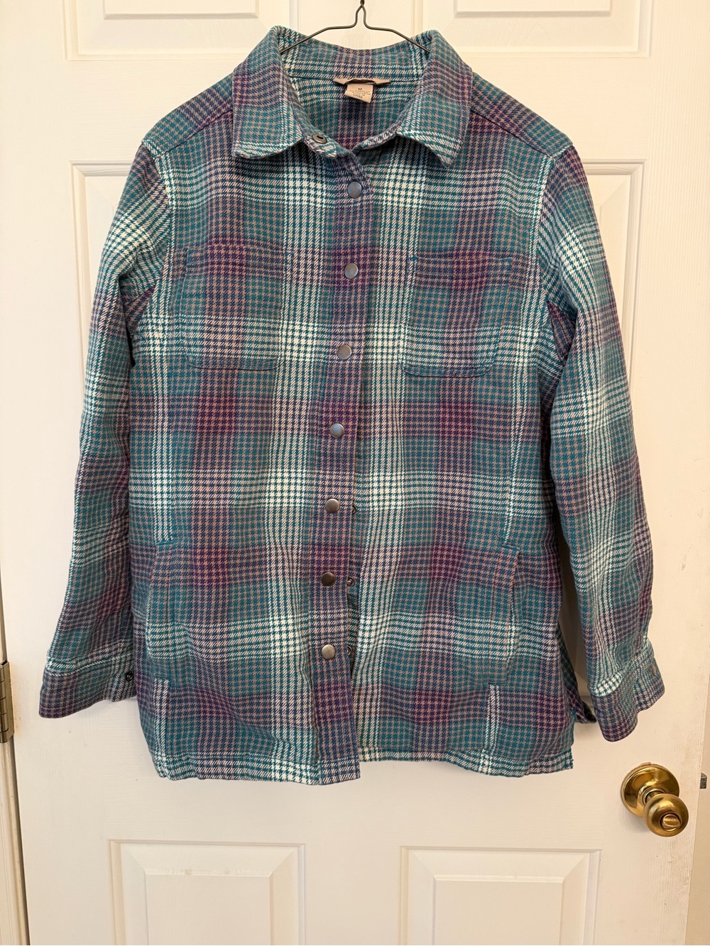 Duluth Trading Co Women’s Medium Button-Up Shacket